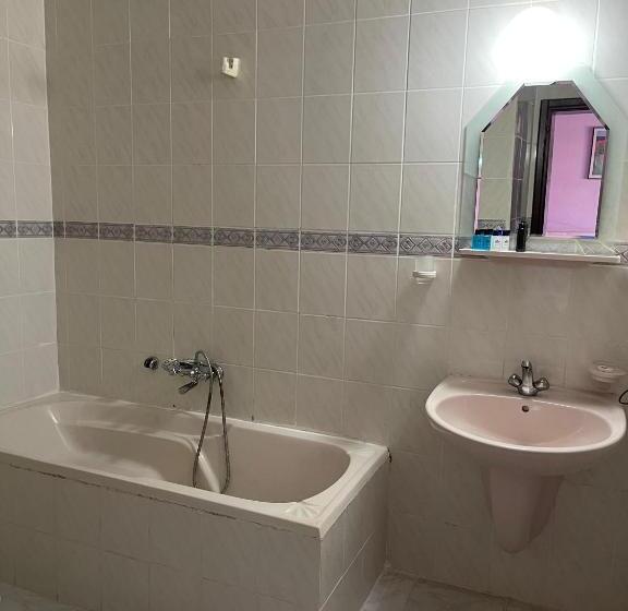سوییت خانوادگی, Karyatit Kaleici