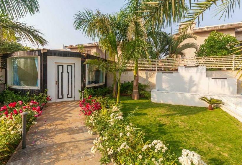 Вилла 1 Спальня, Ayurkutir Villa By Stayvista   Pool, Gym, And Snooker Table For Your Ultimate Relaxation And Enterta