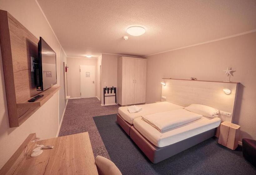 Номер Стандарт Трехместный, Eventhotel Moment