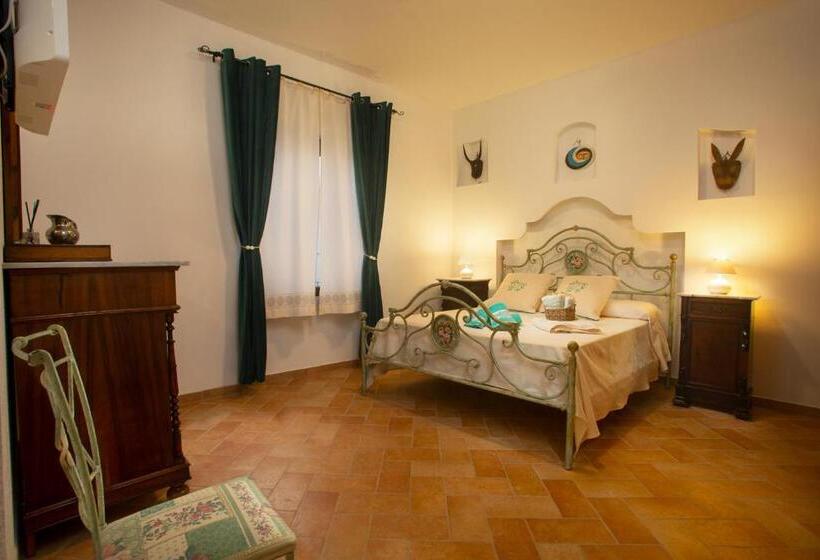Люкс с Балконом, Vincent House Boutique