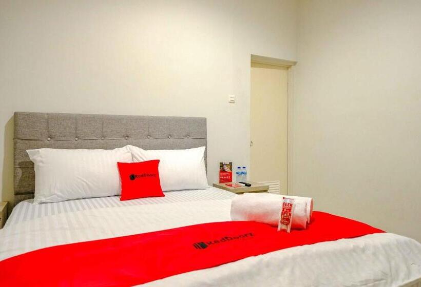 Номер Economy, Reddoorz Near Pasar Baru 3