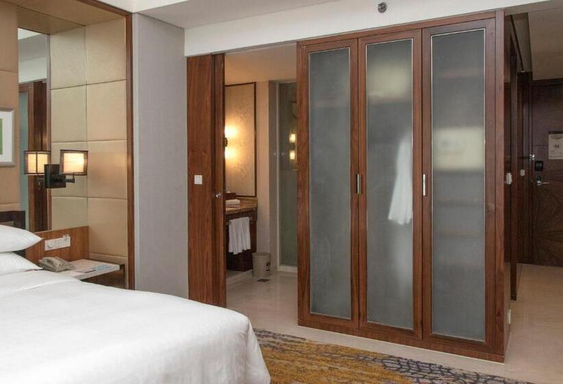 اتاق سوپریور با تخت بزرگ, Sheraton Grand Shanghai Pudong Hotel & Residences