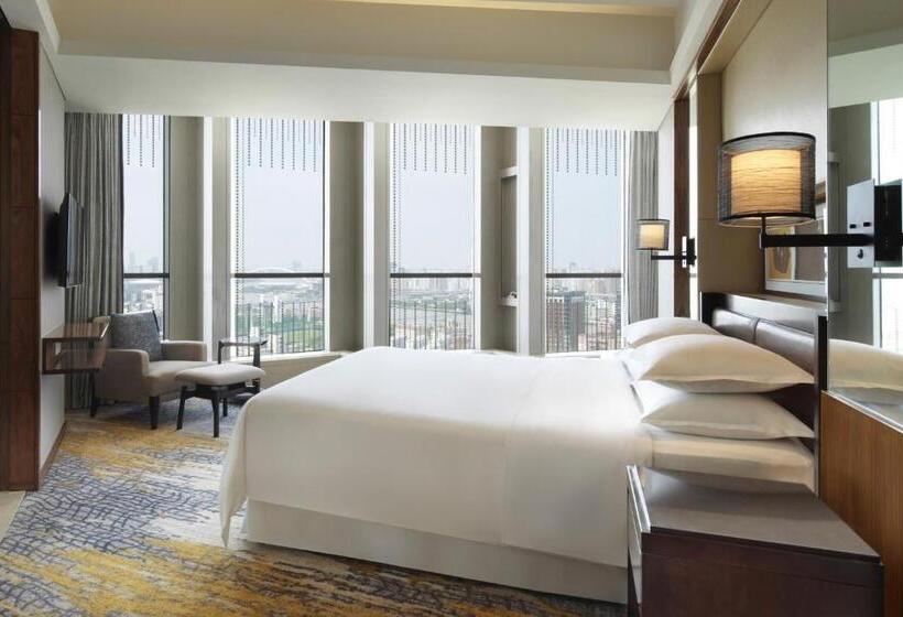 سوئیت پریمیوم, Sheraton Grand Shanghai Pudong Hotel & Residences