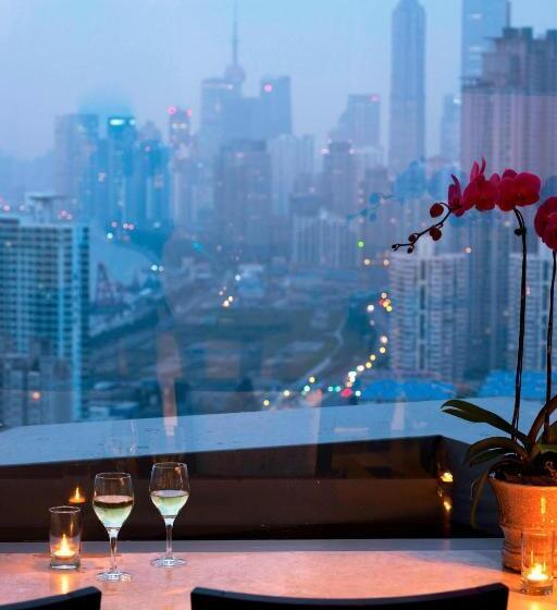 اتاق اجرایی با تخت بزرگ, Sheraton Grand Shanghai Pudong Hotel & Residences