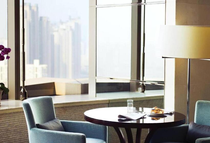 اتاق اجرایی با تخت بزرگ, Sheraton Grand Shanghai Pudong Hotel & Residences