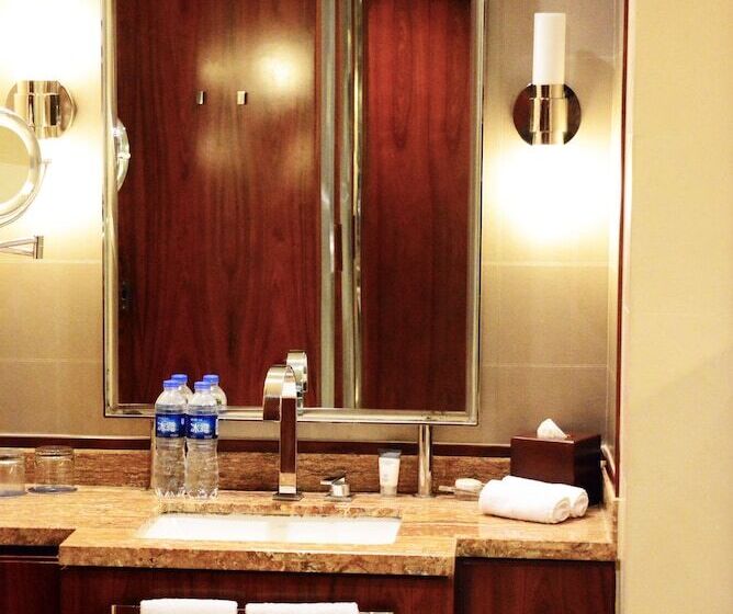 سوئیت پریمیوم, Sheraton Grand Shanghai Pudong Hotel & Residences