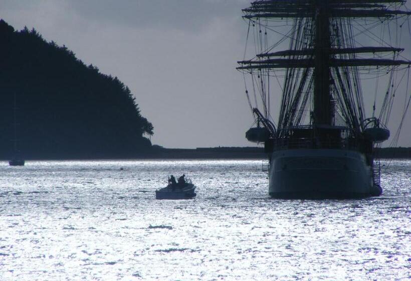 سوئیت 2 خوابه, The Maritime