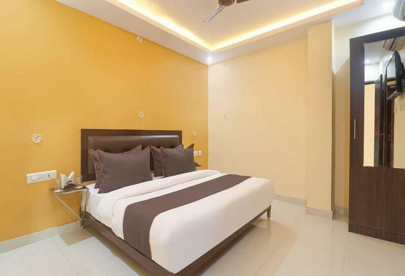 Quarto Estandar, Collection O M V Inn Near Chaudhary Charan Singh International Airport