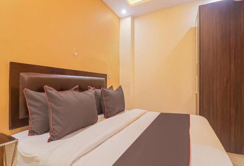 Quarto Estandar, Collection O M V Inn Near Chaudhary Charan Singh International Airport