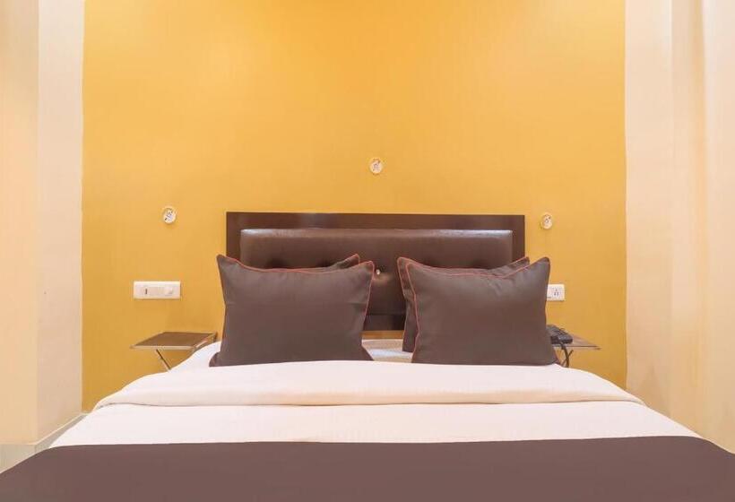 Quarto Estandar, Collection O M V Inn Near Chaudhary Charan Singh International Airport