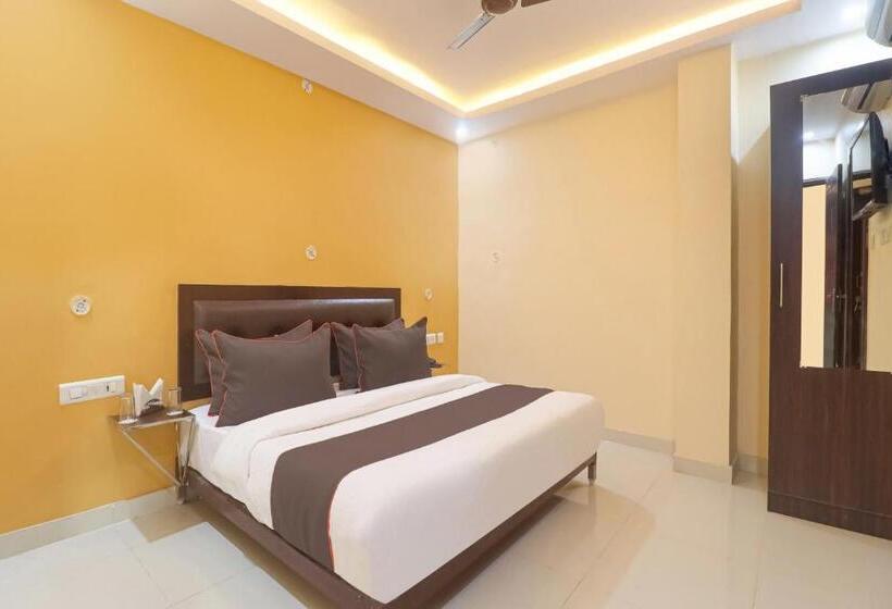 Quarto Estandar, Collection O M V Inn Near Chaudhary Charan Singh International Airport