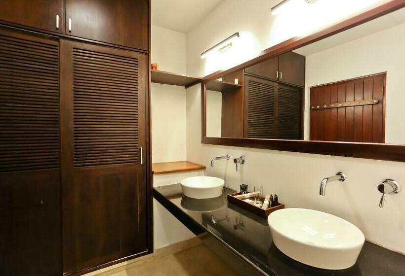 اتاق لوکس با تخت بزرگ, Swanee Grand
