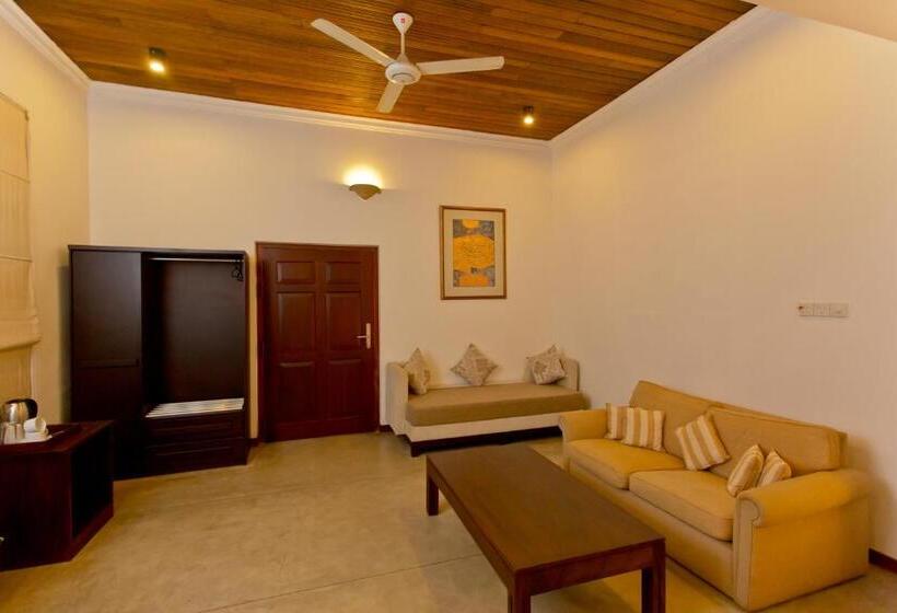 سوییت خانوادگی, Swanee Grand