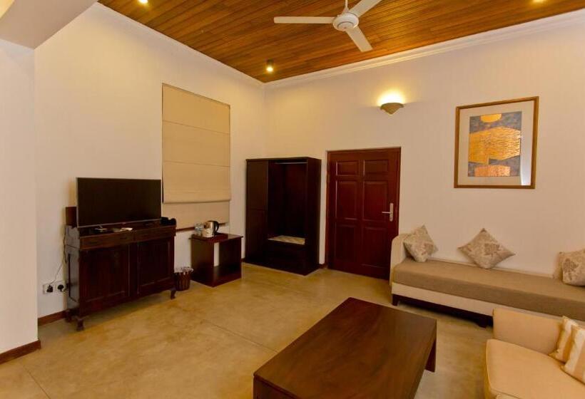 سوییت خانوادگی, Swanee Grand