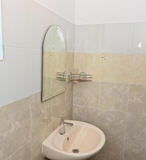 اتاق اکونومی یک تخته, Swanee Grand