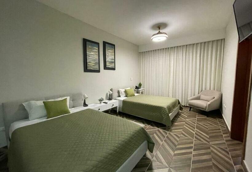 Номер Deluxe, Monarca