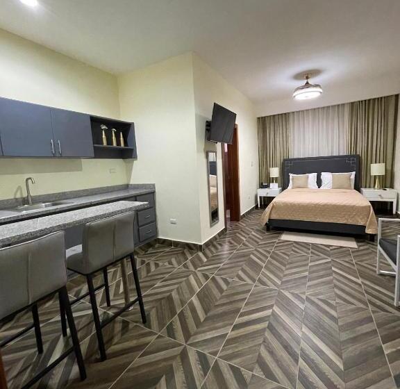 Номер Deluxe, Monarca