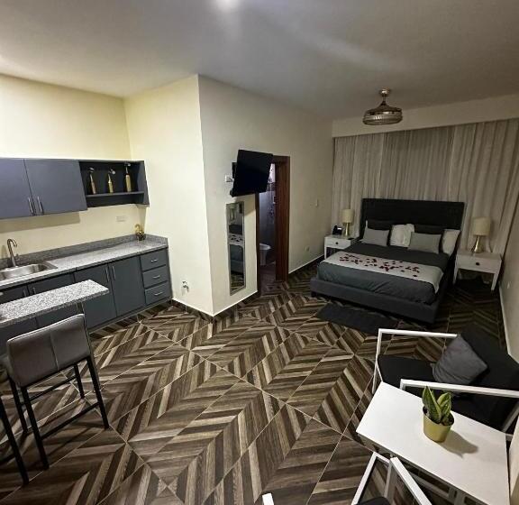 Номер Deluxe, Monarca