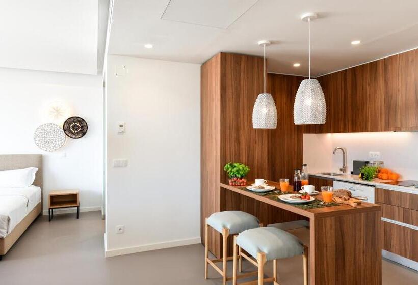 استودیوی سوپریور, Oscar Concept Apartments