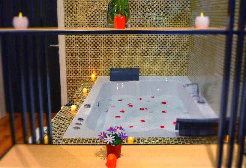 اتاق استاندارد با وان آب گرم, Roof Hotel Apartments
