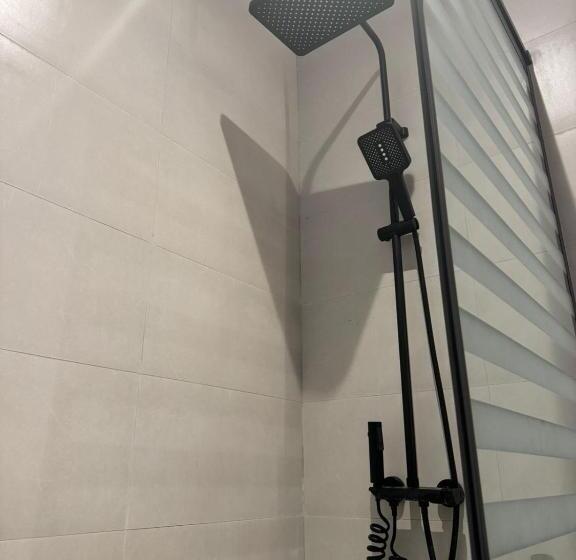 سوییت, Roof Hotel Apartments