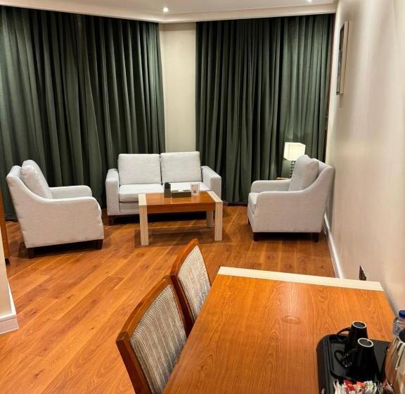 سوییت, Roof Hotel Apartments