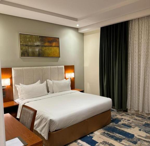 سوییت, Roof Hotel Apartments