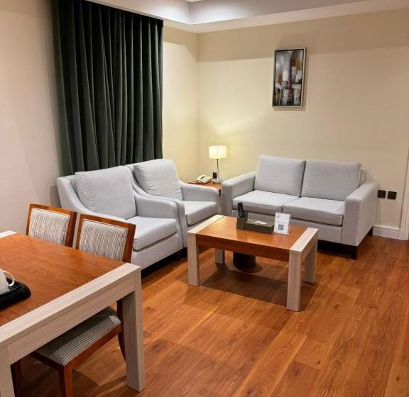 اتاق استاندارد با وان آب گرم, Roof Hotel Apartments