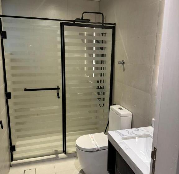 سوئیت جونیور خانوادگی, Roof Hotel Apartments