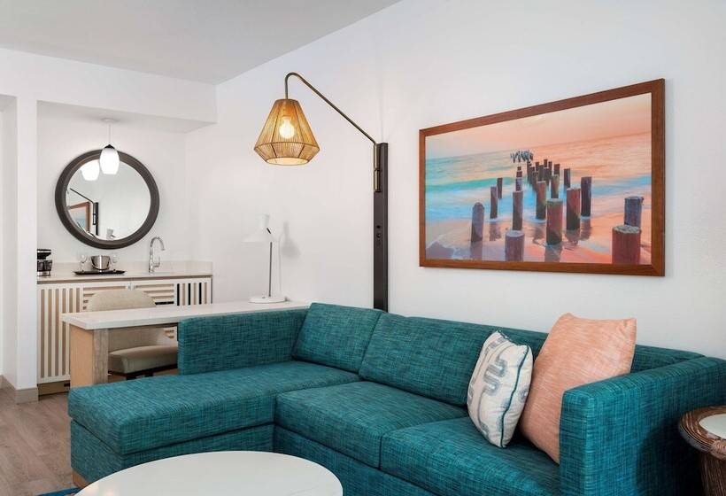Люкс Вид на Бассейн, Doubletree Suites By Hilton Naples