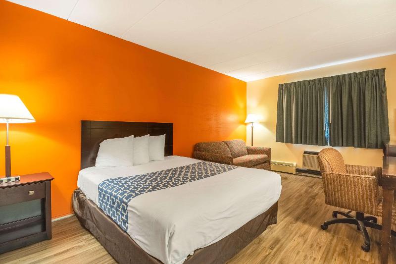 Люкс Кровать Кинг, Econo Lodge Inn & Suites Airport
