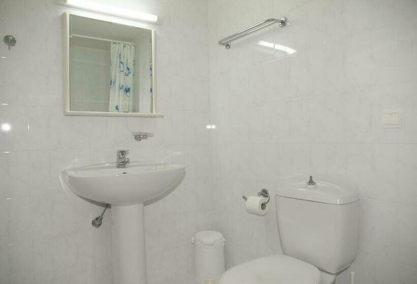 Standard-huone, Eleftheria