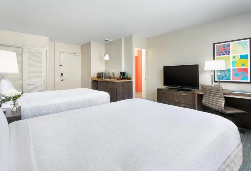 디럭스 룸, Courtyard By Marriott Waikiki Beach