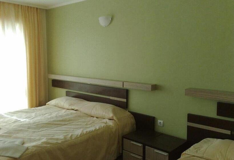 Трехместный Номер Стандарт с Балконом, Lotos