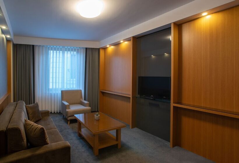 اتاق خانوادگی, Tan Hotel   Special Category