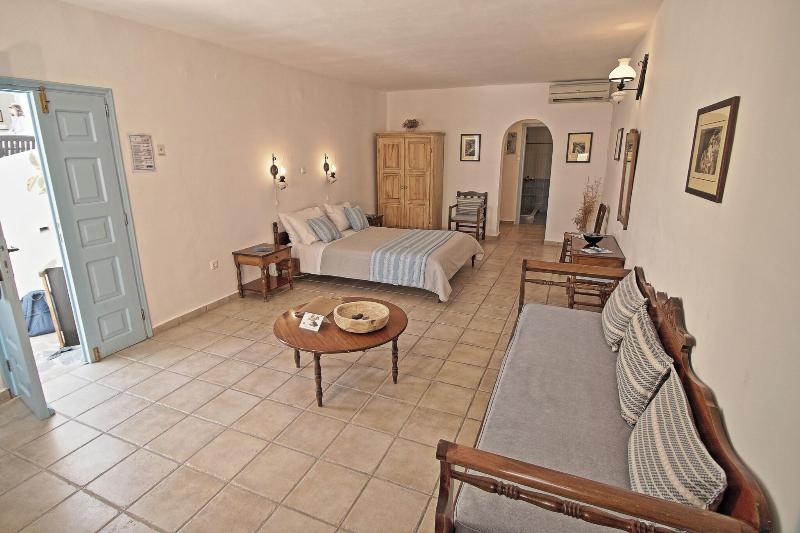 스탠다드 스튜디오, Aethrio Sunset Village   Oia