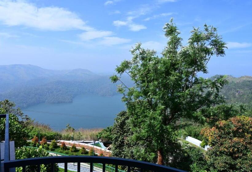 Suite with lake view, Laurel Heights Resort Idukki