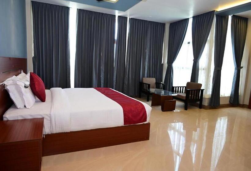 Suite with lake view, Laurel Heights Resort Idukki