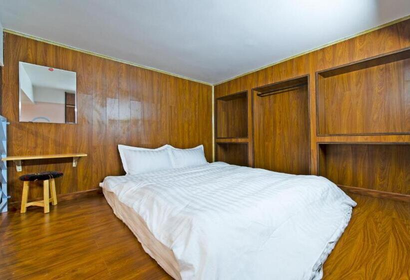 Standaardkamer met Kingsize Bed, Csltdl & Coffee Sân Vườn Vương Bảo Long đà Lạt