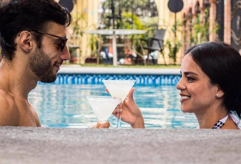 سوئیت با تخت بزرگ, Boutique Sol Y Luna Spa