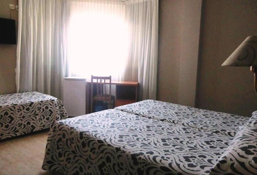 اتاق استاندارد سه نفره, Vila Mar