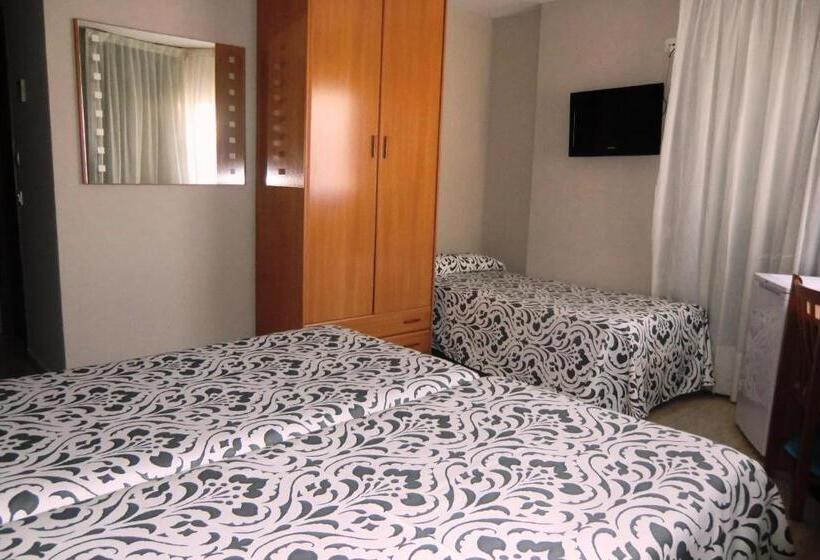 اتاق استاندارد سه نفره, Vila Mar