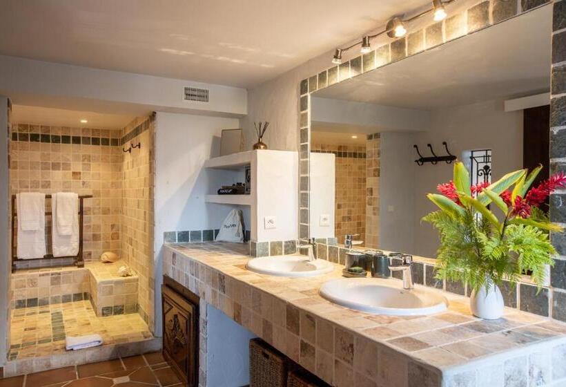 اتاق لوکس با تخت بزرگ, The Paradise Peak Adults Only