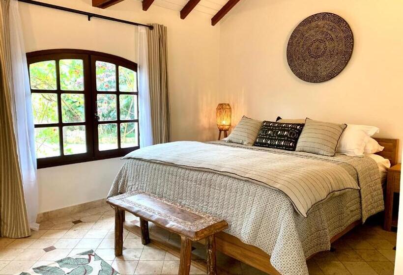 اتاق استاندارد با تخت بزرگ, The Paradise Peak Adults Only