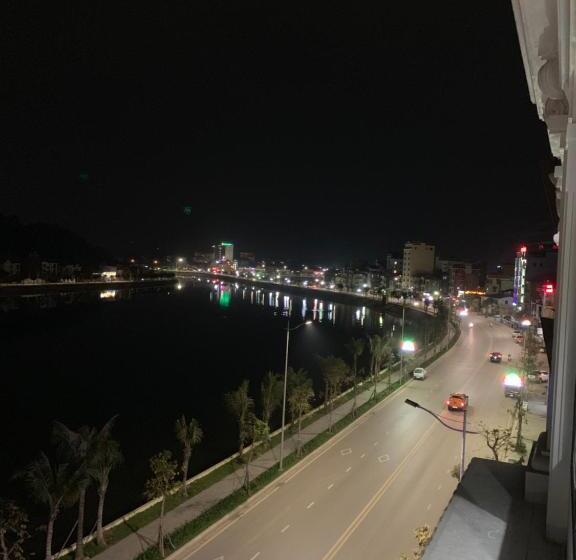 اتاق لوکس خانوادگی, Manchester Hotel Ha Long