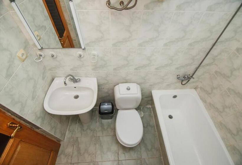 سوییت, Guest House Nia