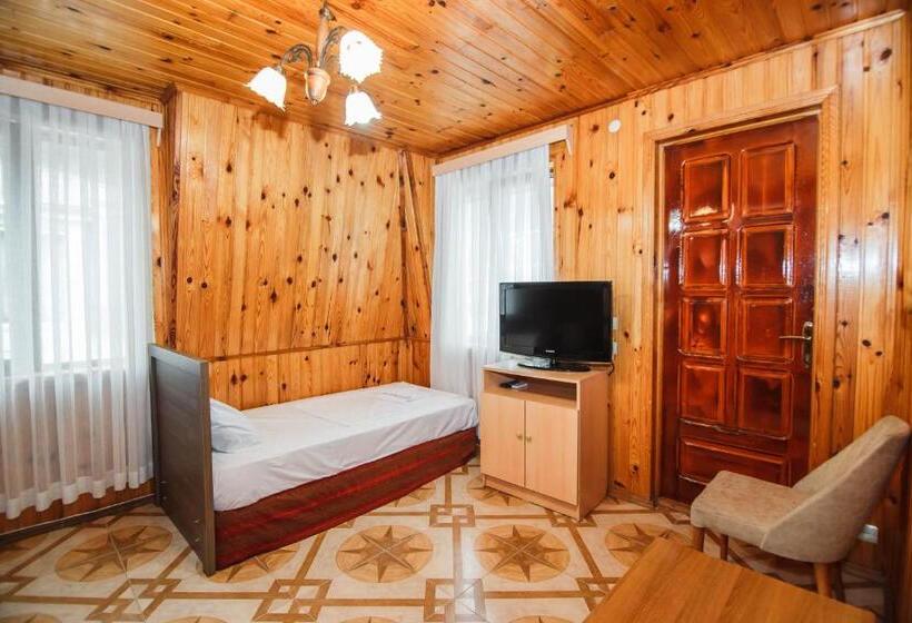 سوییت, Guest House Nia