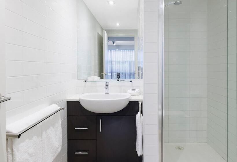 استودیوی استاندارد, Brady Apartment Hotel Flinders Street