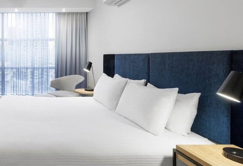 استودیوی استاندارد, Brady Apartment Hotel Flinders Street