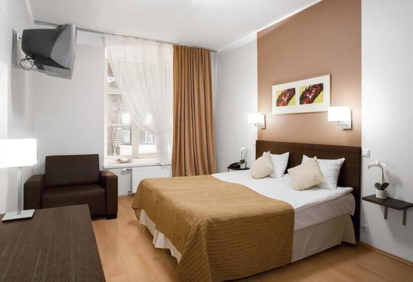 اتاق استاندارد سه تخته با چشم‌انداز باغ, City Hotel Tallinn By Unique Hotels